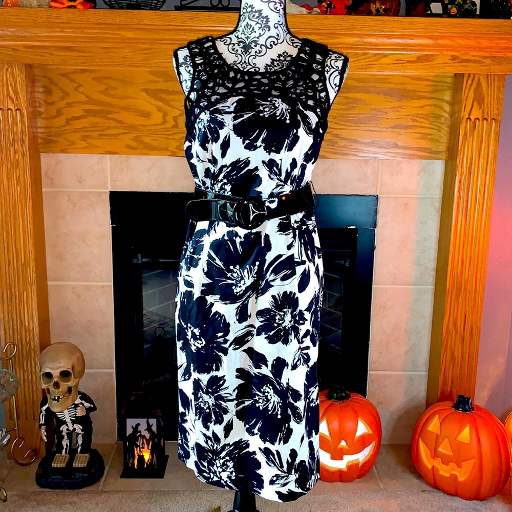 💗3/$12💗 Julian Taylor New York Beautiful Floral Black/White Belted Dress
